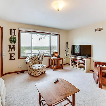 Watch The Sunrise At This Quaint Lake-View Cottage