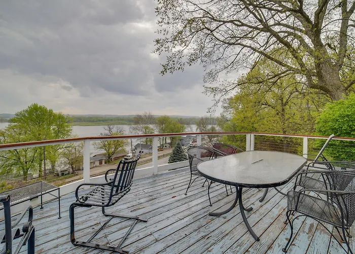 Watch The Sunrise At Quaint Lake-view