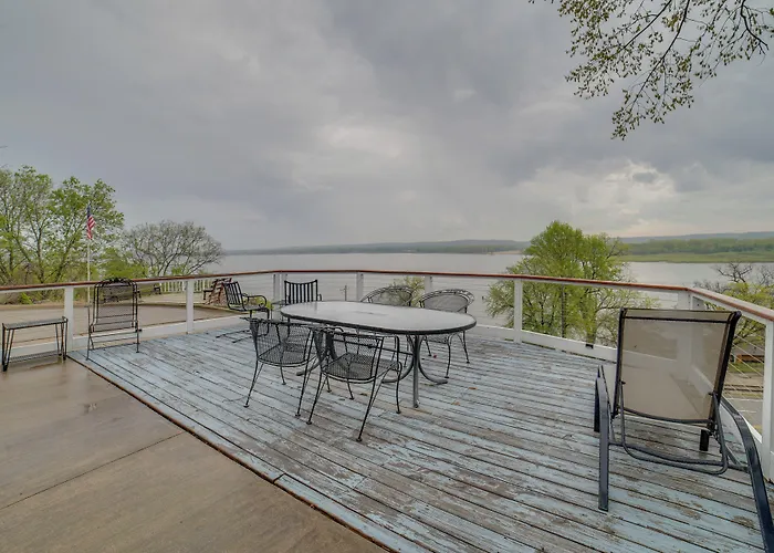 Watch The Sunrise At Quaint Lake-view Peoria