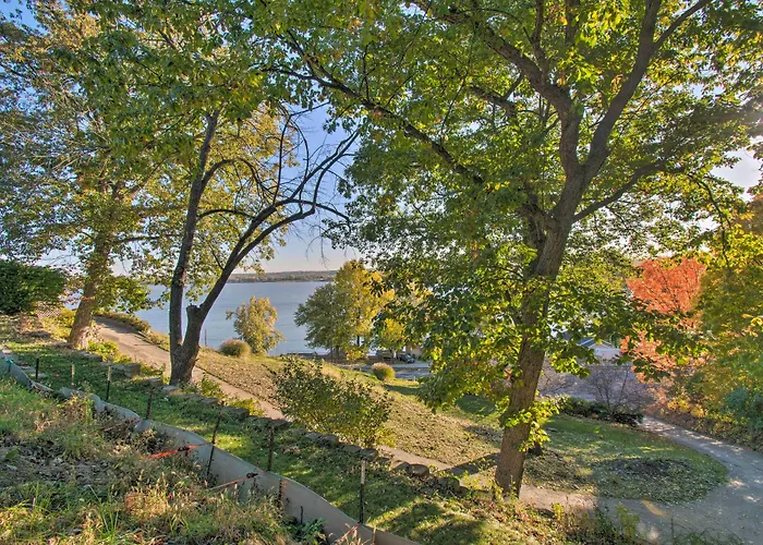 Watch The Sunrise At Quaint Lake-view Peoria