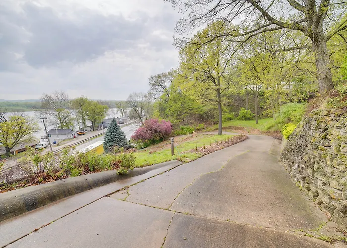 Watch The Sunrise At Quaint Lake-view * Peoria